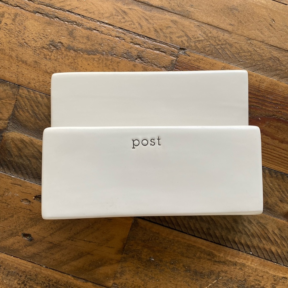 FARMHOUSE MAIL HOLDER